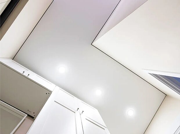 Теневые натяжные потолки